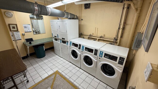 Building Photo - Pacific Heights: Unfurnished 4th Floor Apt w/ Optional Garage Parking & Shared Roof Deck Availabl...