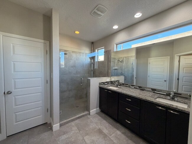 Building Photo - 3 Bedroom Townhome Near Juan Tabo Blvd SE & Four Hills!