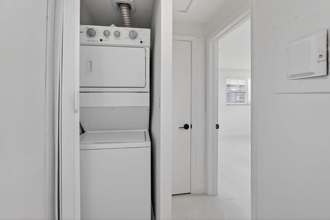 Building Photo - 2630 SW 49th Ct