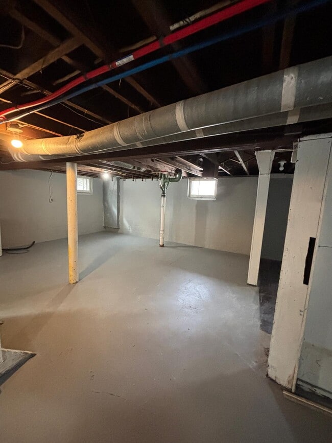 Building Photo - 15612 Cloverside Ave