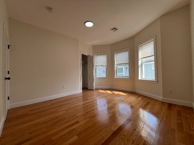 Building Photo - 132 Buttonwood St
