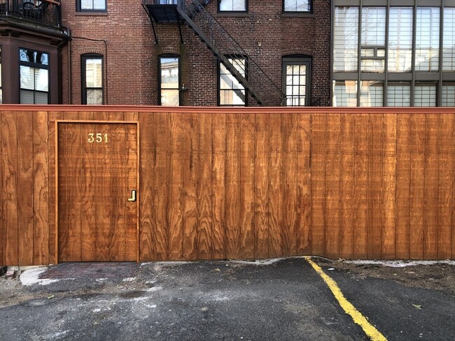 Building Photo - 351 Marlborough St