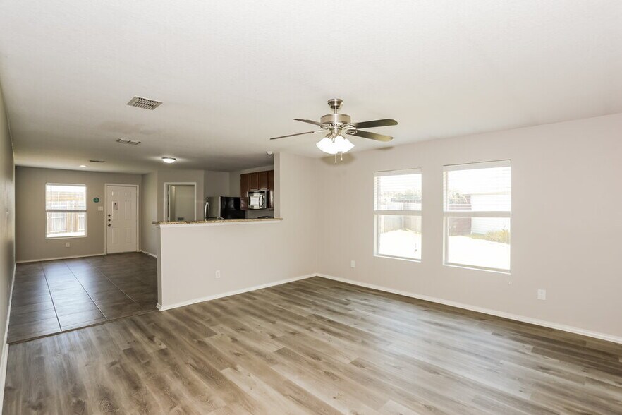 Building Photo - 1520 Castle Ridge Rd
