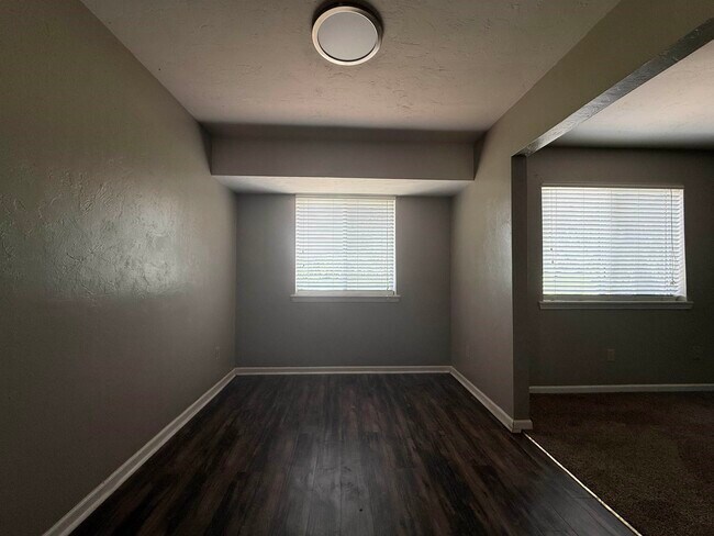 Building Photo - 1411 Lazy Brook