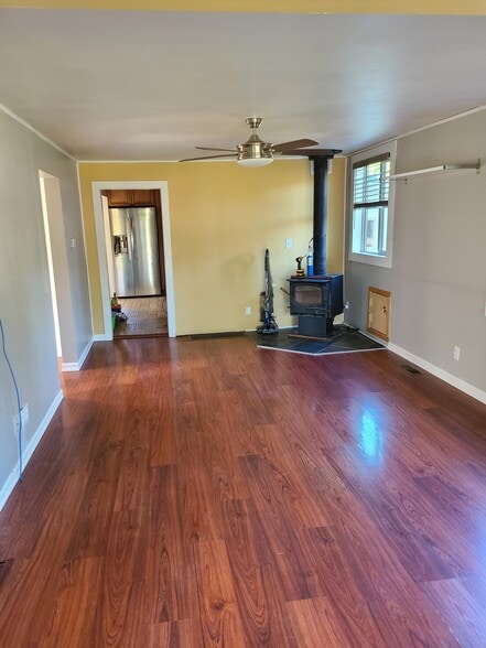 Living Room - 16427 Front Ave