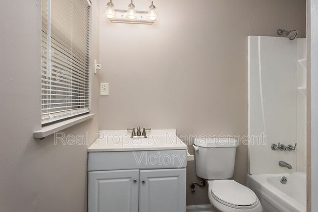 Building Photo - 340 Chapel Cir