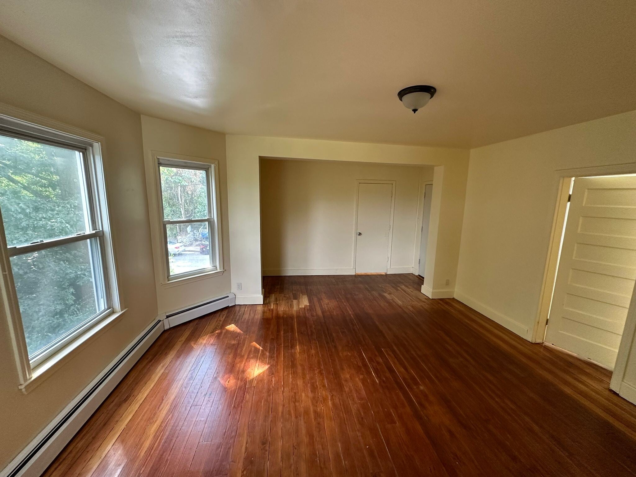 Living Room - 373 Congress Ave