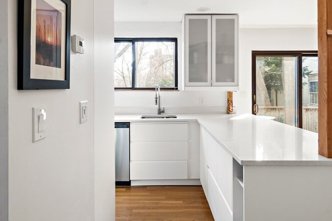 Building Photo - 58 Garden St