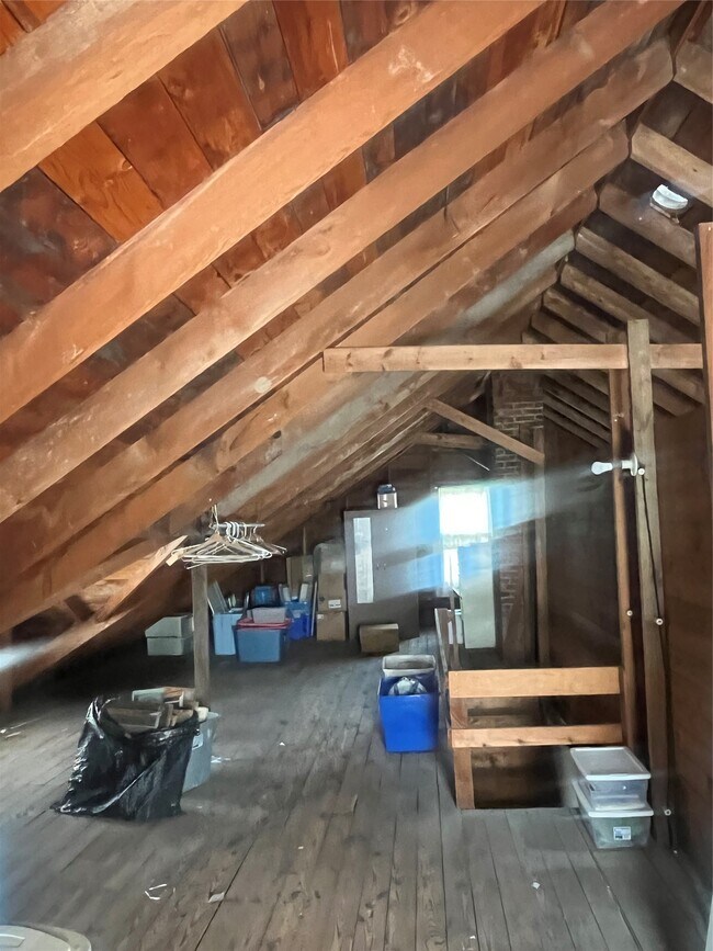 Building Photo - 208 S Liberty Ave