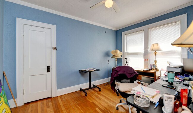 Building Photo - Charming 2-Bedroom Duplex in Franklin Park