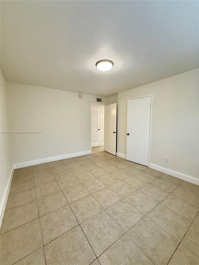 Building Photo - 1715 N 16th Ave