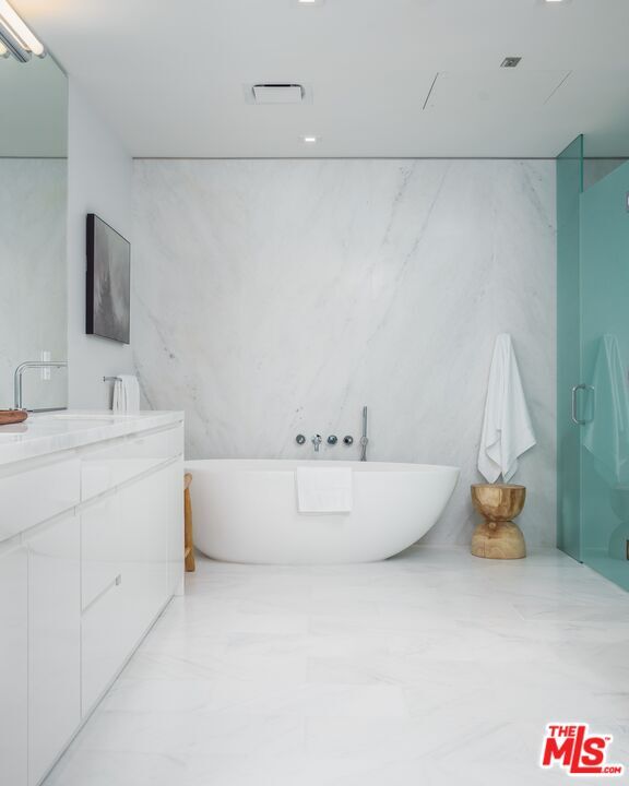 Building Photo - 9000 W 3rd St