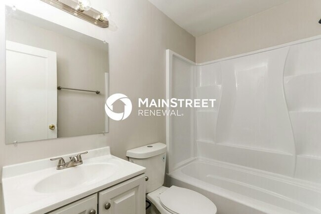 Building Photo - 2 Bedroom Pet-Friendly Home in Indianapoli...