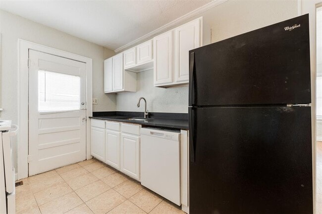 Building Photo - 2833 NW 22nd St