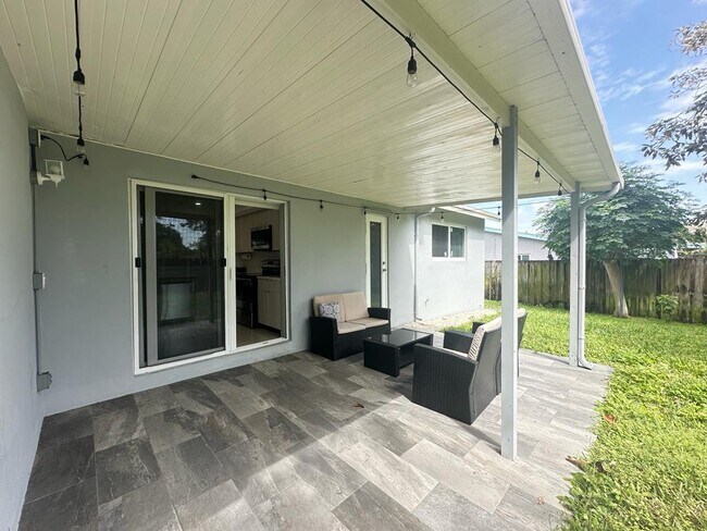 Building Photo - 426 SW 8th Ave