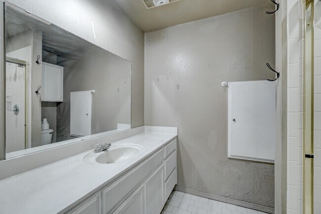 Building Photo - 2733 Tealwood Dr