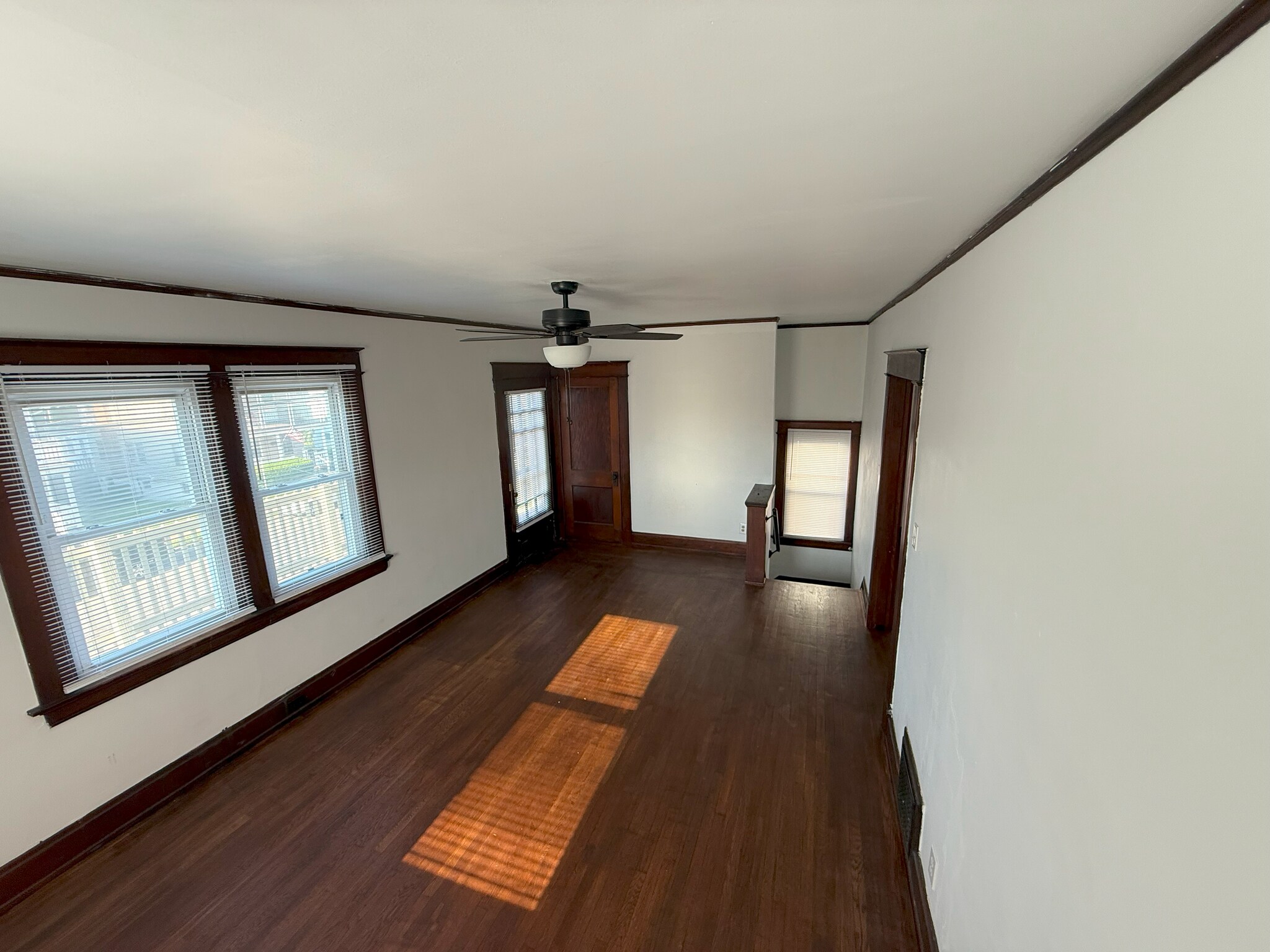 Family Room - 2634 Melrose Ave