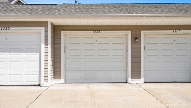 Building Photo - 1328 Heatherwood Ln