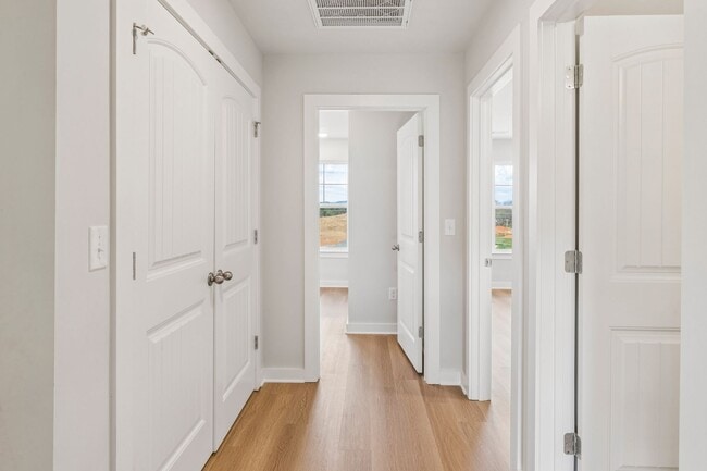 Building Photo - Brand new home in a great location central to all of Tri-Cities