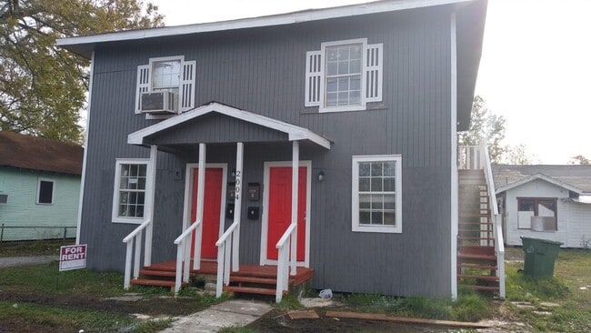 Primary Photo - 2004 Gulfway Dr