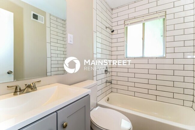 Building Photo - 3 Bedroom Pet-Friendly Home in Memphis, TN with Main Street Renewal