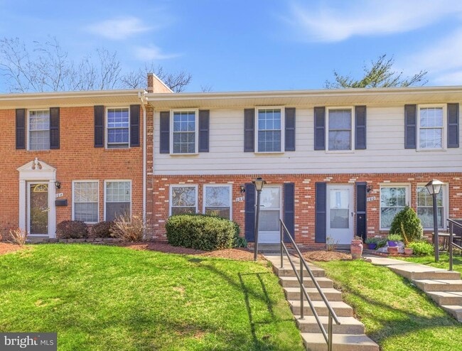Building Photo - 102 N Duke Dr