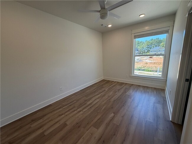 Building Photo - 1365 S Duncan Ave