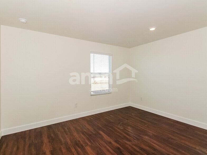 Building Photo - 7480 S Via Bombachas