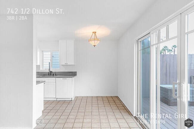 Building Photo - Charming 3 Bedroom Home in Silver Lake! | ...