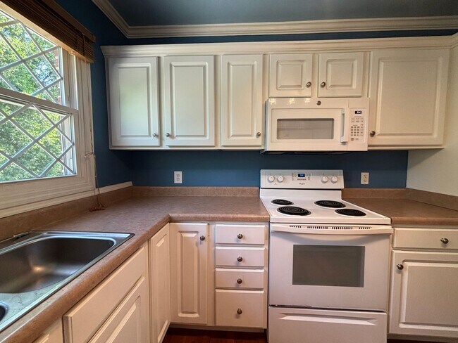 Building Photo - 3479 Overbrook Dr