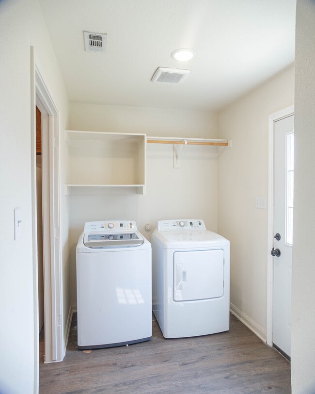 Building Photo - 3008 Finley St