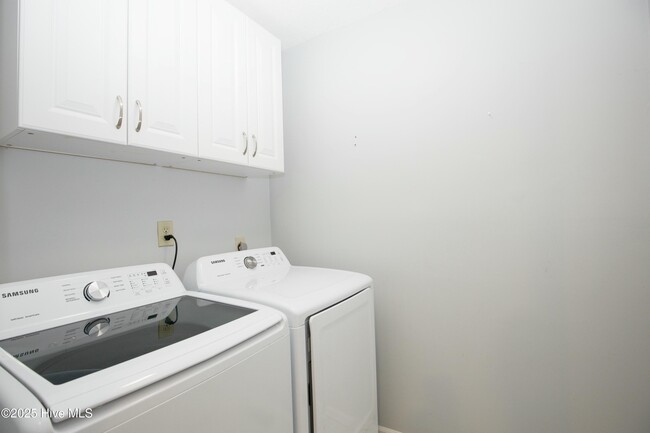 Building Photo - 2435 Longleaf Dr SW