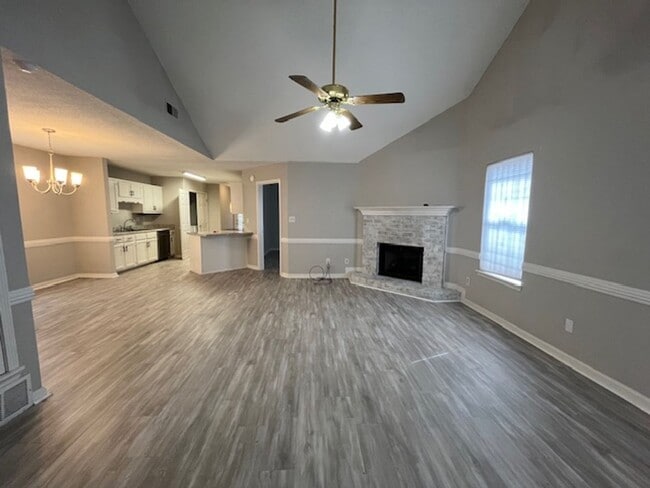 Building Photo - Renovated 2 Bedroom 2 Bath Home for Rent!