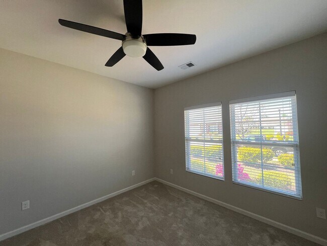 Building Photo - Large 3BR, 2BA in Windsor Plantation