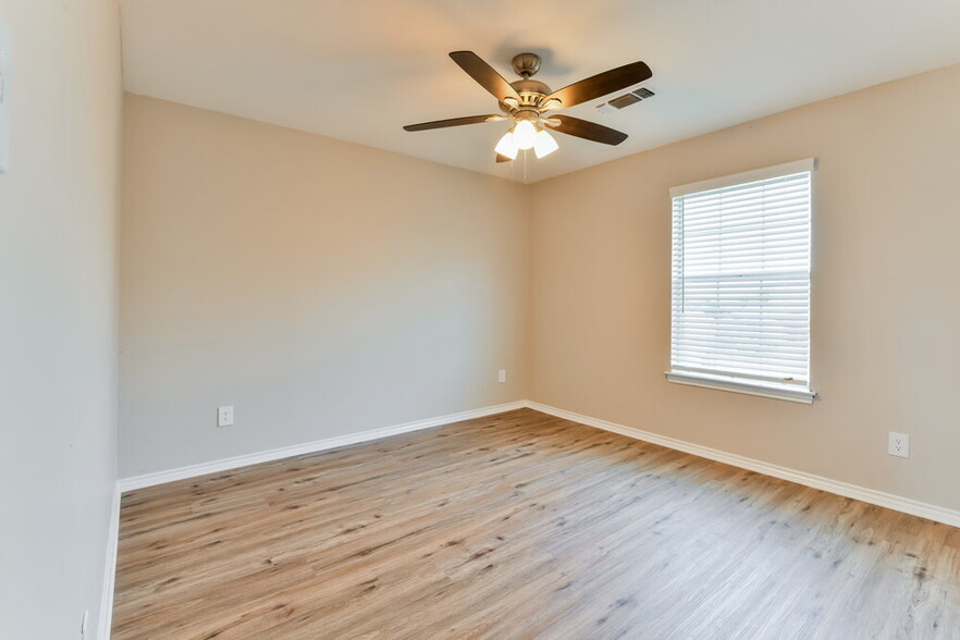 Building Photo - 5208 Gaelic Ct