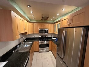 Building Photo - 2Bed/2Bath Corner Condo with Resort Amenities in Playa Del Rey