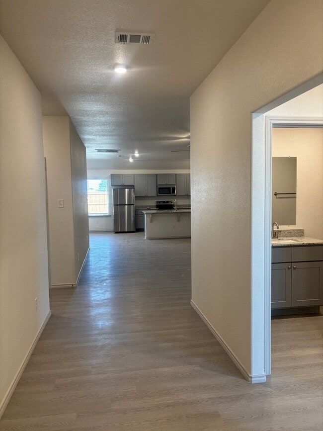 Building Photo - 2600 S County Rd