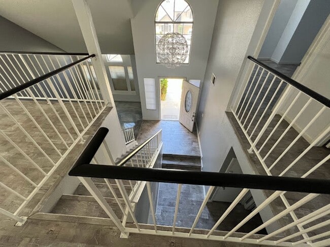 Building Photo - Custom 3 bedroom home with master bedroom ...