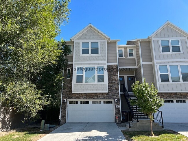 Primary Photo - Stunning Townhome in Draper Creekside Comm...
