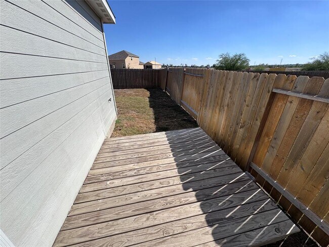 Building Photo - 3875 Trail de Paris