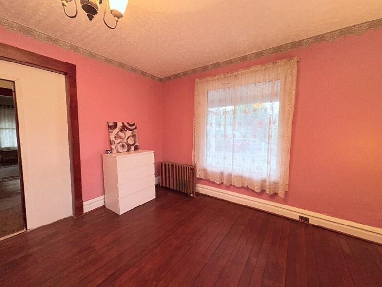 Building Photo - 2434 15th Ave