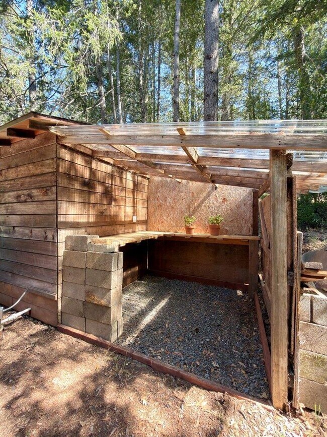 Building Photo - 275 Cold Springs Rd