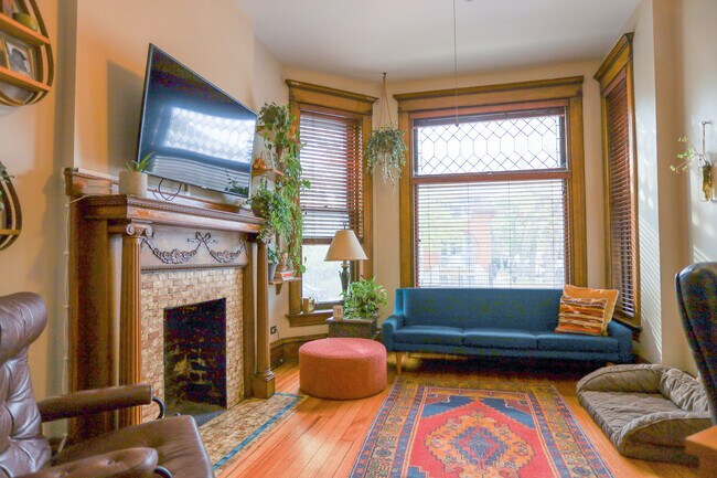 Living Room - 1125 N Damen Ave