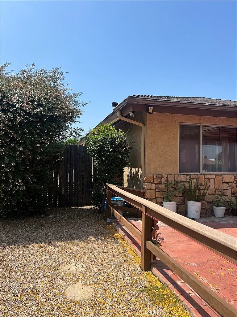 Building Photo - 45943 Bentley St