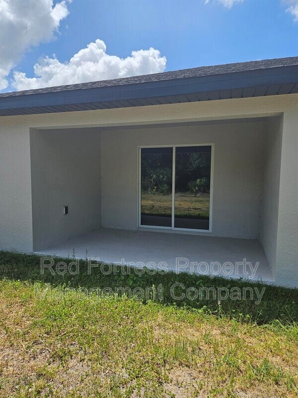 Building Photo - 22402 Peachland Blvd