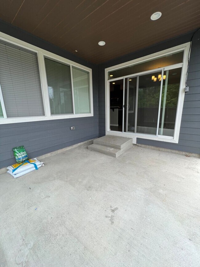 Building Photo - Quiet Luxury in a Forested Cul de Sac with...