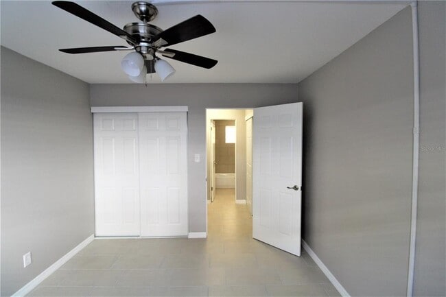 Building Photo - 3001 Bee Ridge Rd