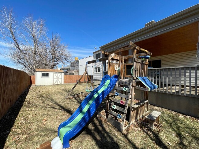 Building Photo - $0 DEPOSIT OPTION. 4BED/2.5BATH IN AURORA'S KINGSBOROUGH NEIGHBORHOOD