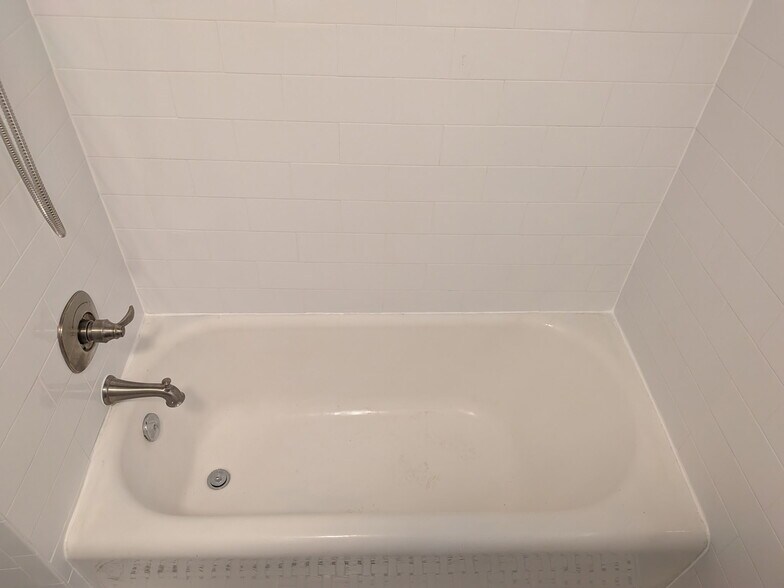 Building Photo - 3108 Indianola Ave