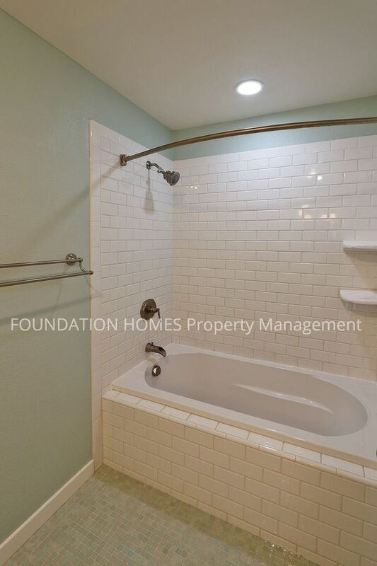 Building Photo - 629 Vía Casitas